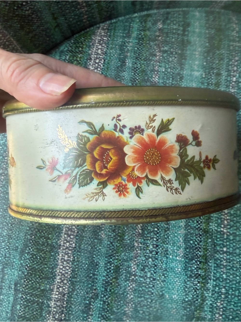 Vintage Floral Oval Meister Tin - Cream with Roses - Picture 7 of 11